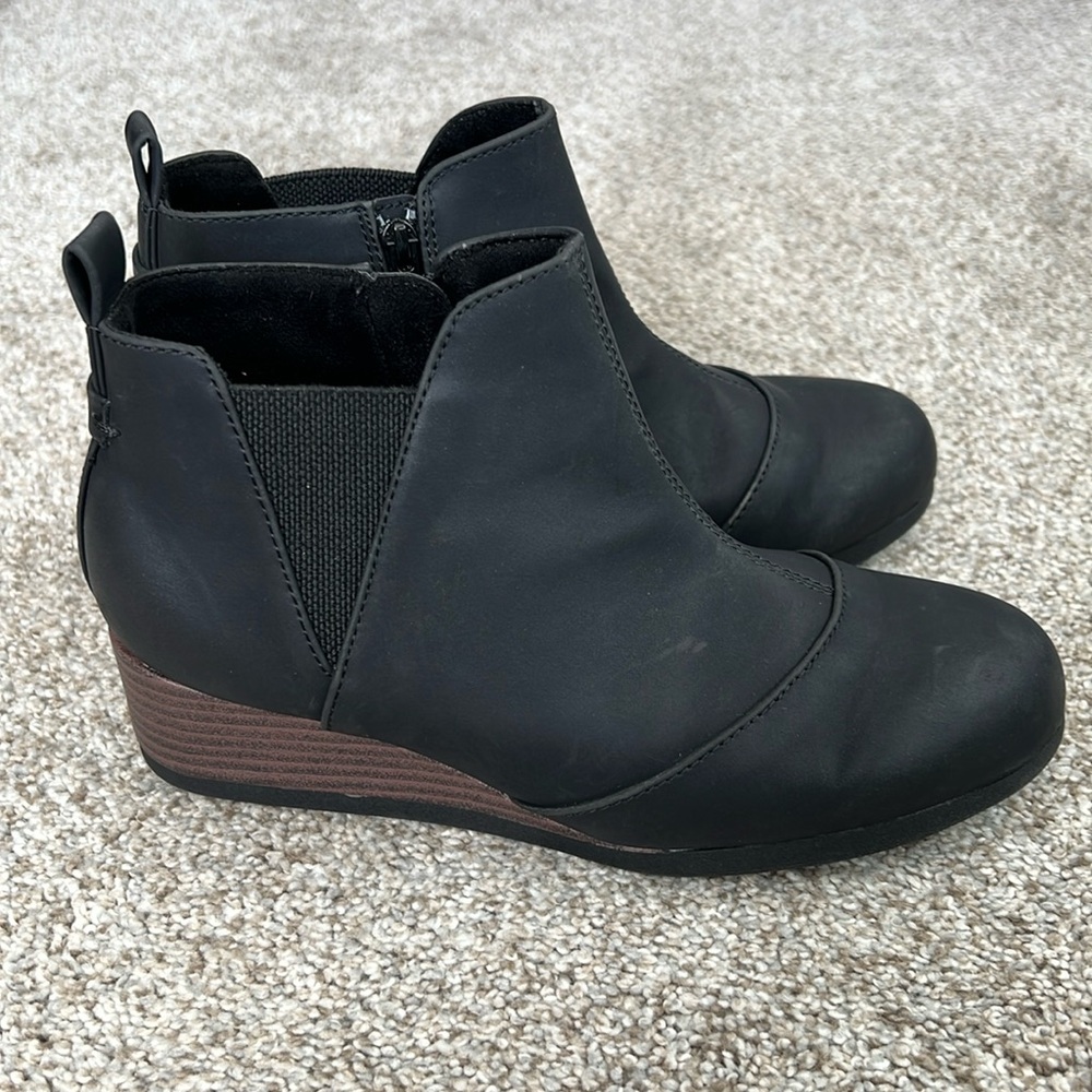 Toms Black Boots, Size 4.5 youth